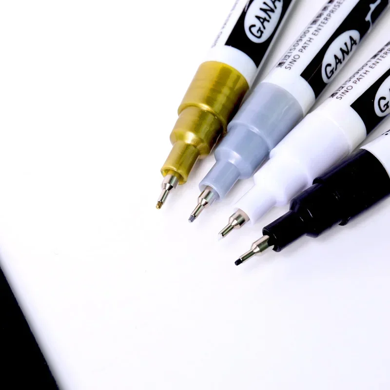 4 ピース/セット油性白黒油性ペイントマーカーペン 0.7  - Illustration Marker Set のレビューと価格